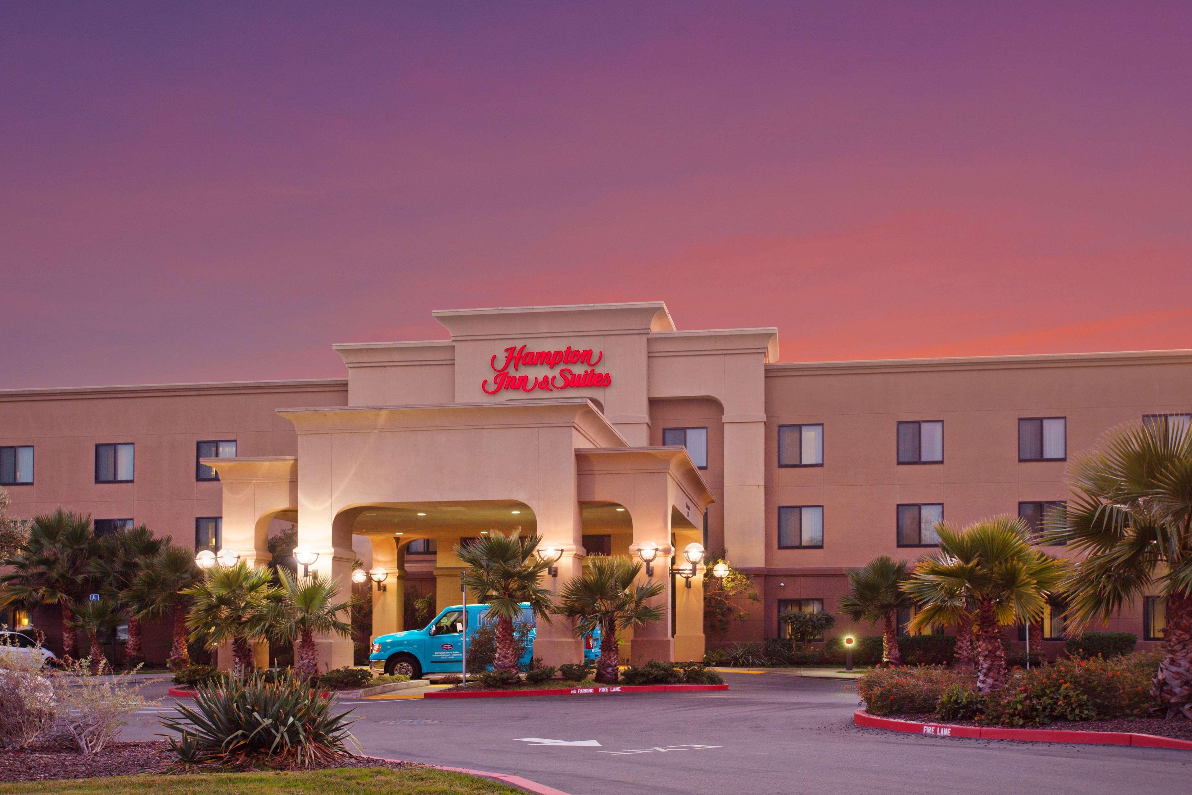 Hampton Inn & Suites Oakland Airport-אלאמדה מראה חיצוני תמונה